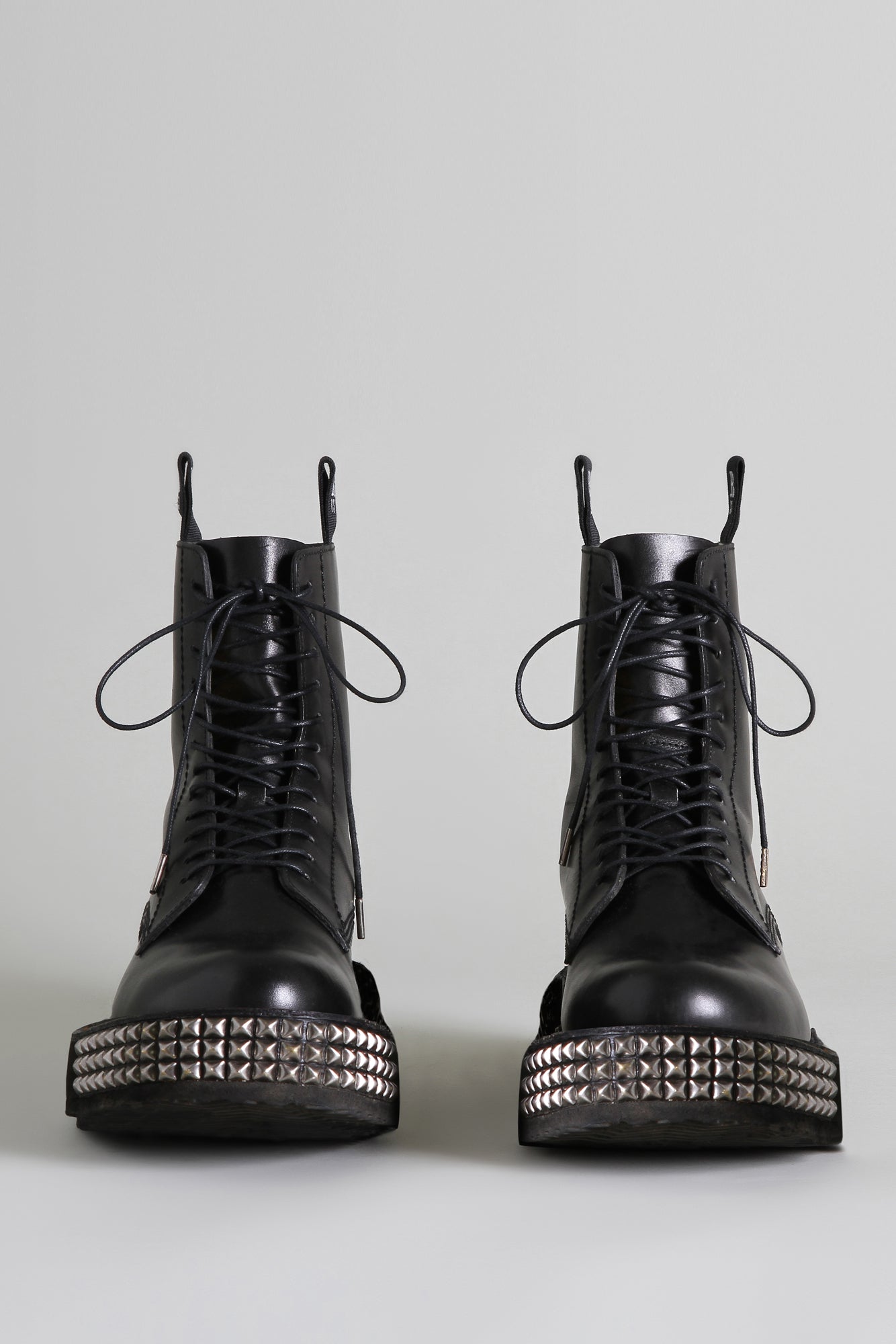 SINGLE STACK BOOT WITH STUD SOLE - BLACK