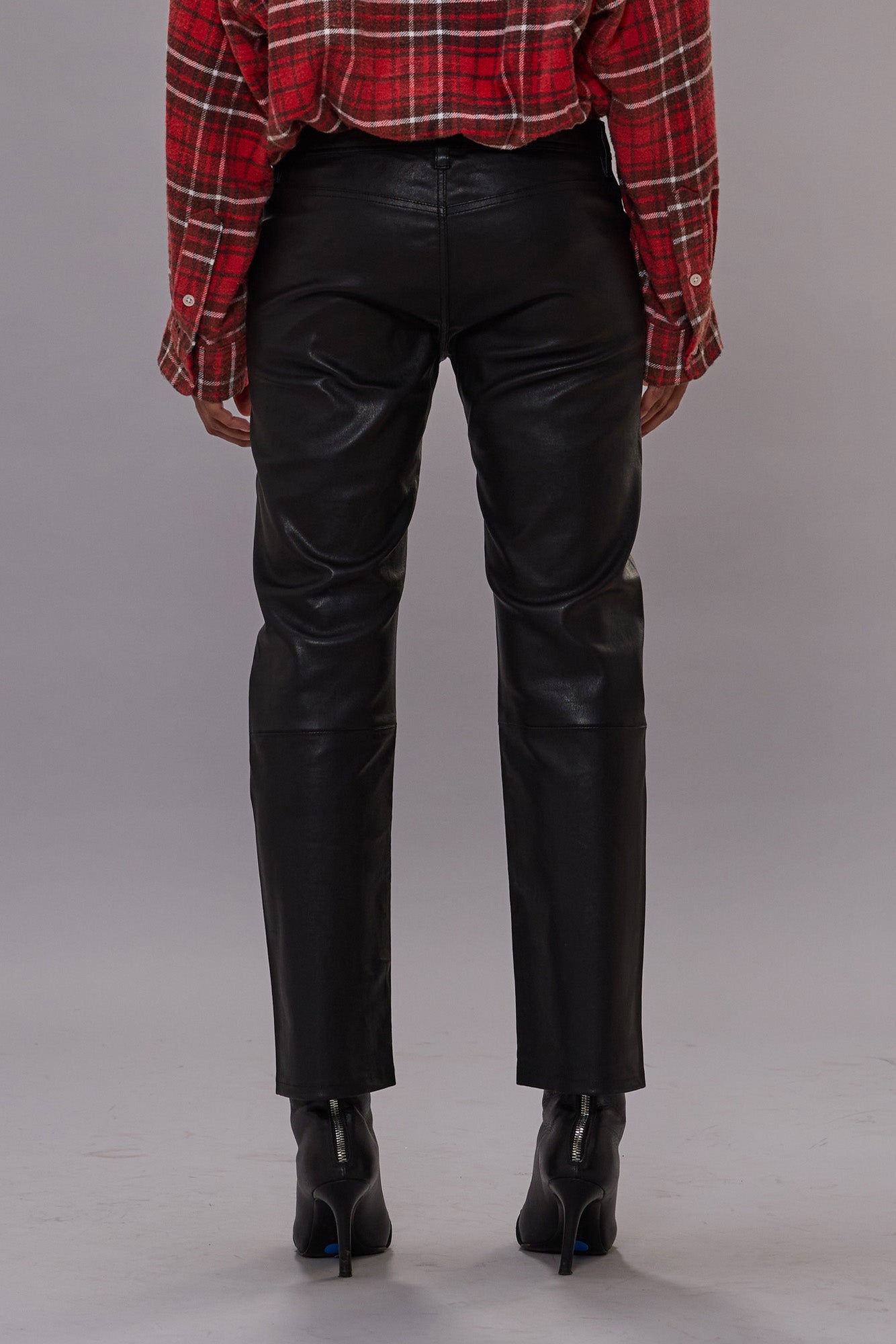LEATHER BOY STRAIGHT WITH ZIPPERED POCKETS - BLACK