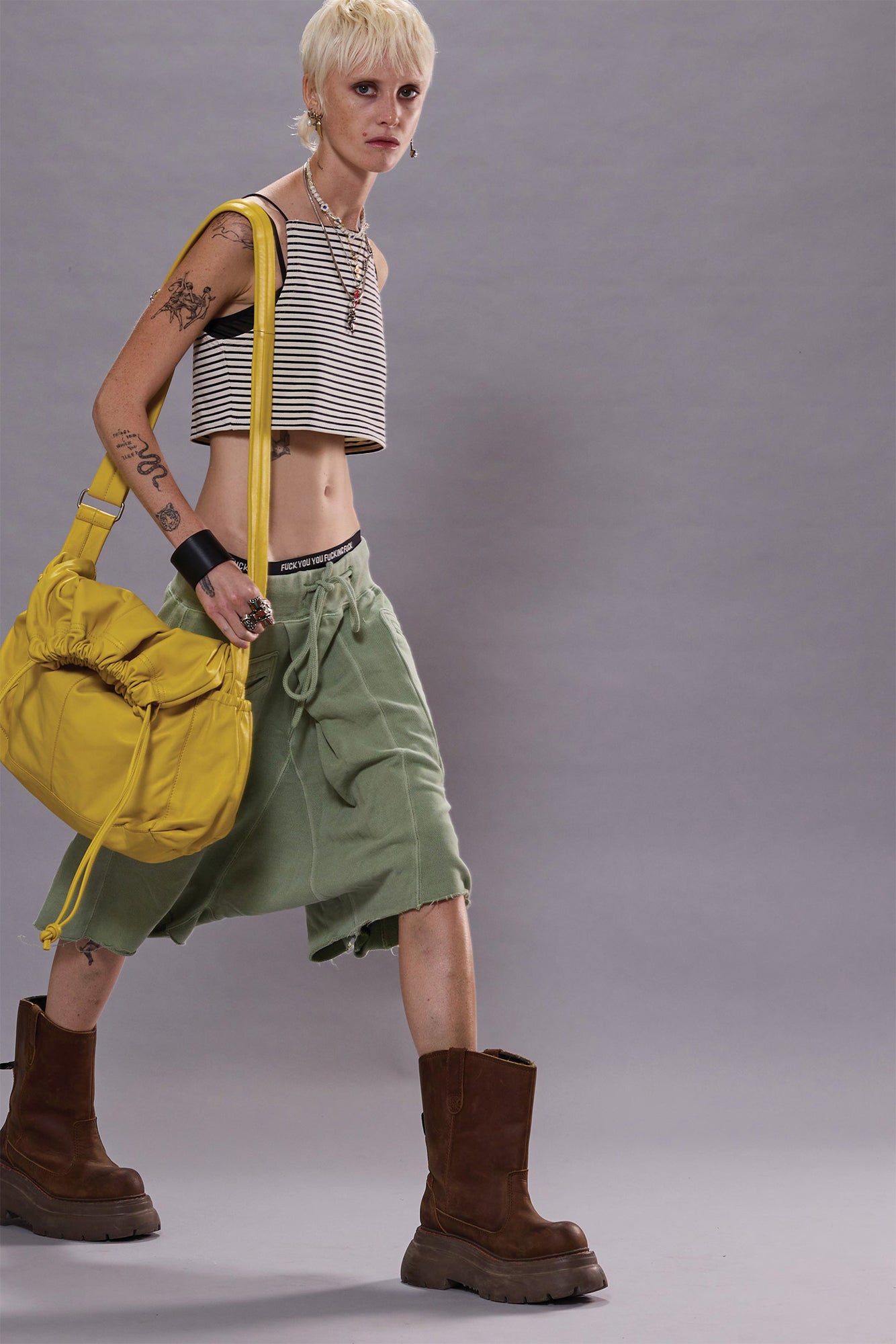 CROSSOVER SWEATSHORT - LIGHT OLIVE