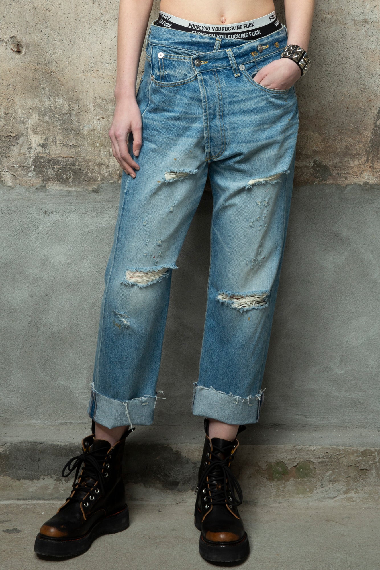 CROSSOVER JEAN - DISTRESSED EMORY