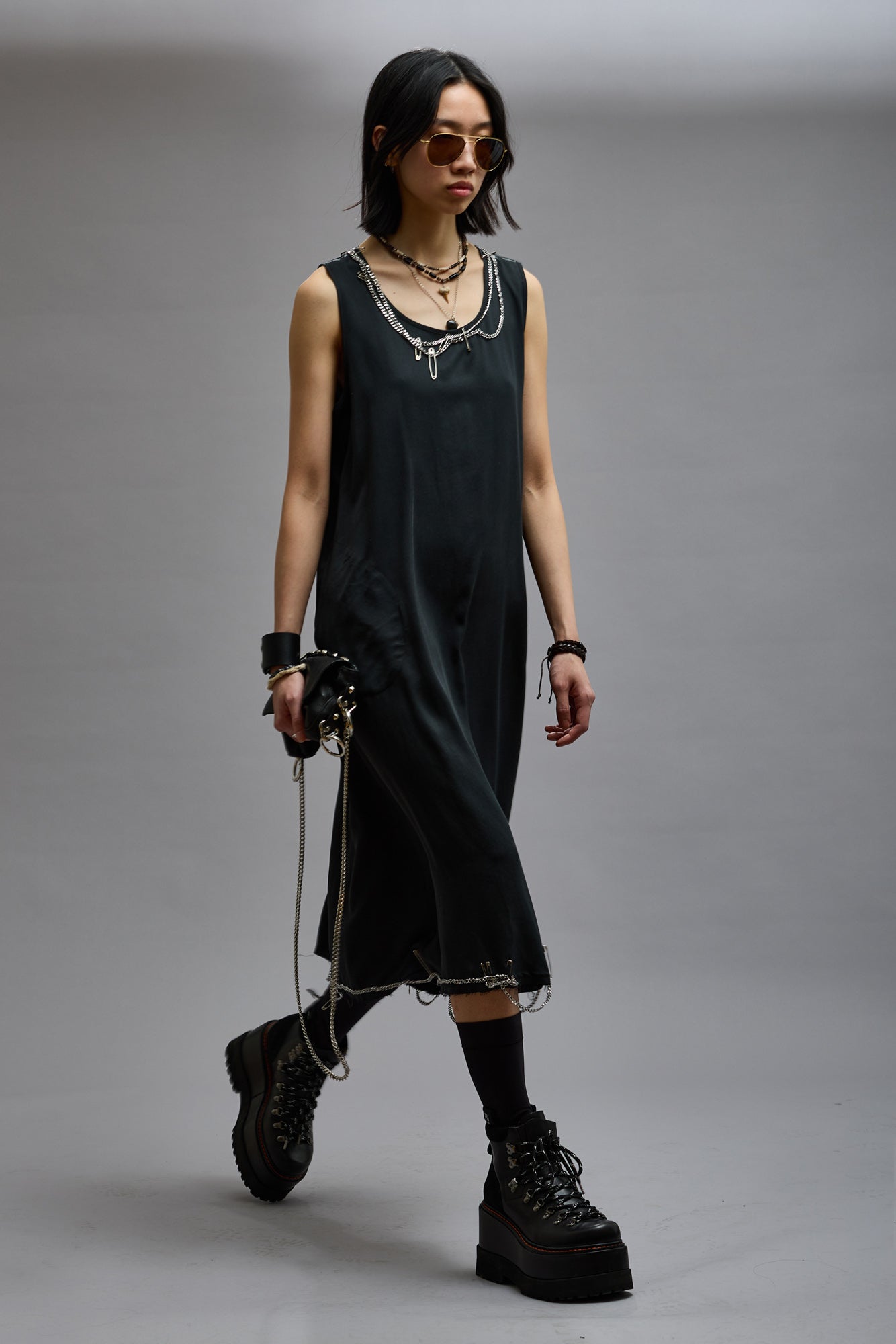 CHAIN EMBELLISHED MIDI - BLACK
