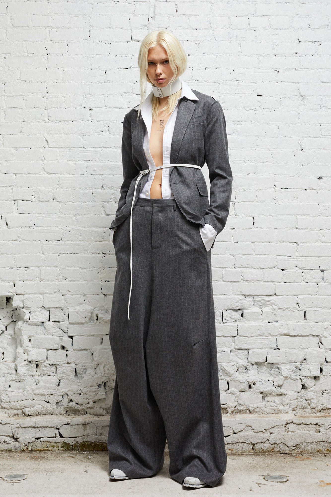 SHRUNKEN RAW CUT BLAZER - GREY PINSTRIPE