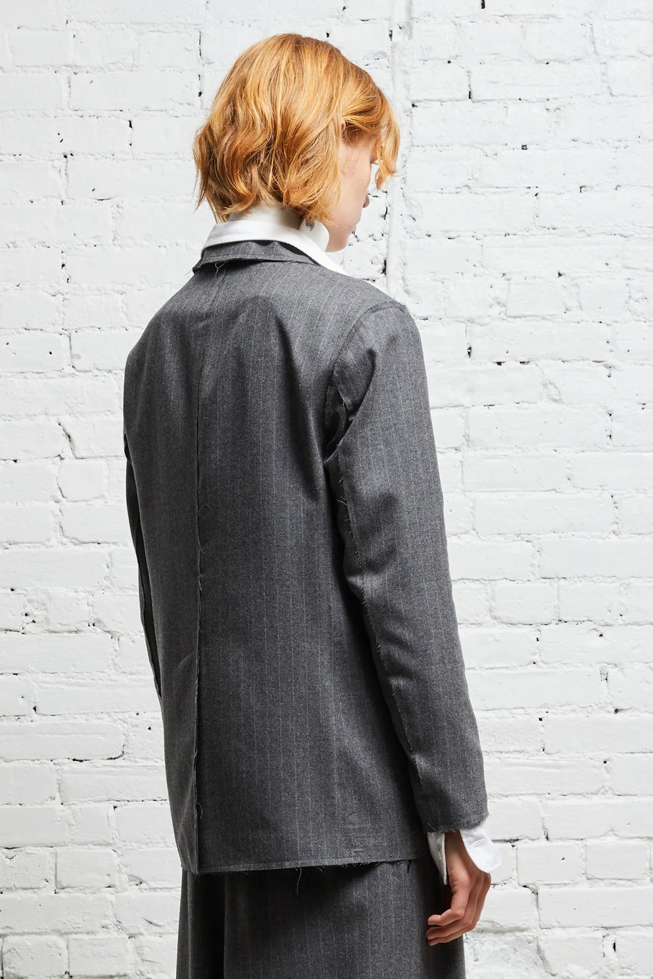 SHRUNKEN RAW CUT BLAZER - GREY PINSTRIPE