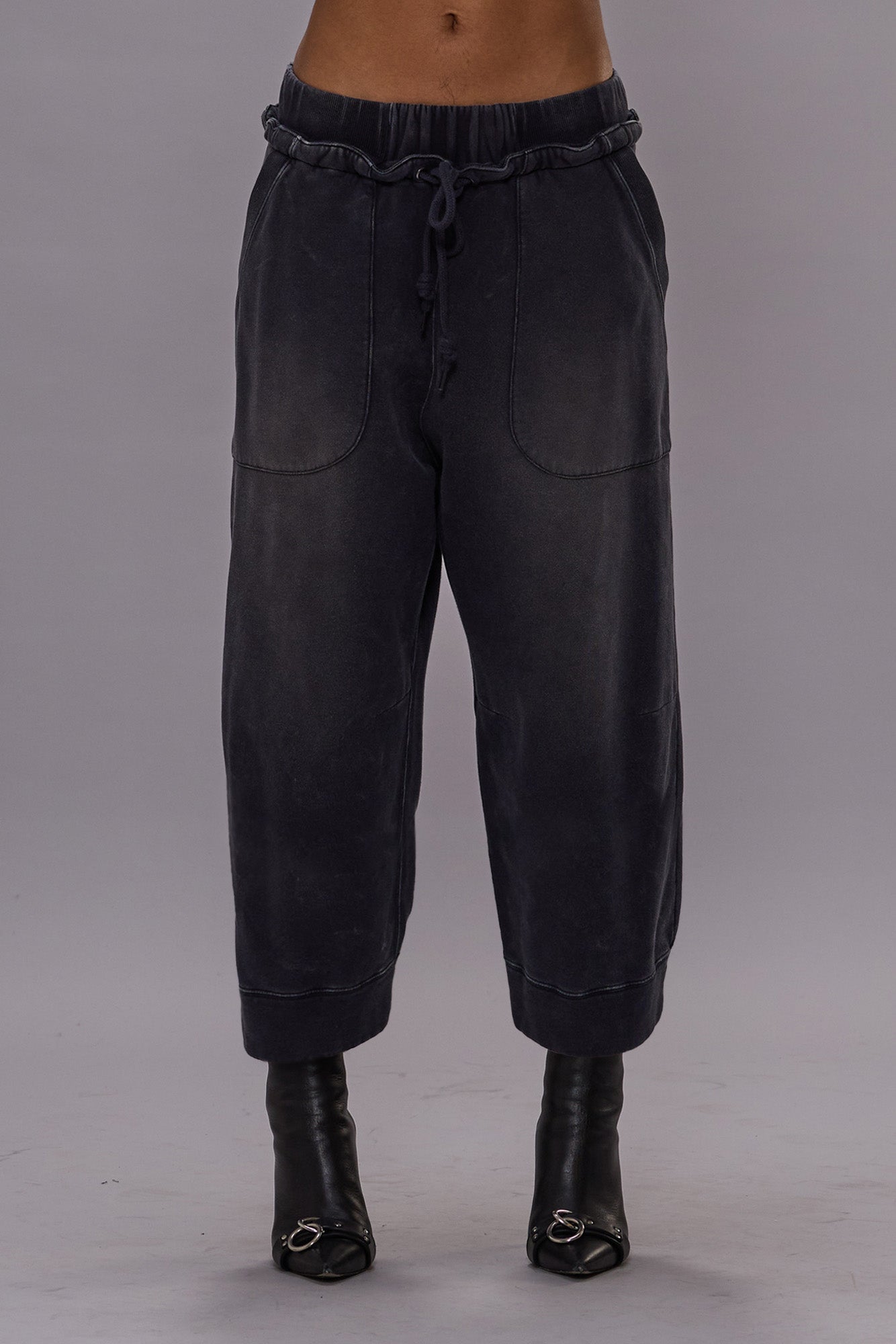 DECONSTRUCTED CROPPED SWEATPANT - NAVY