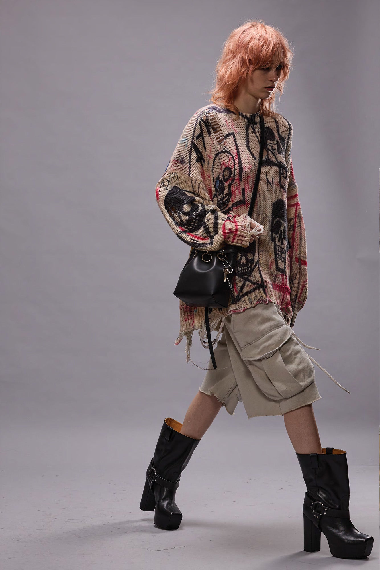 MULTIPOCKET RELAXED SWEATSHORTS - LIGHT STONE
