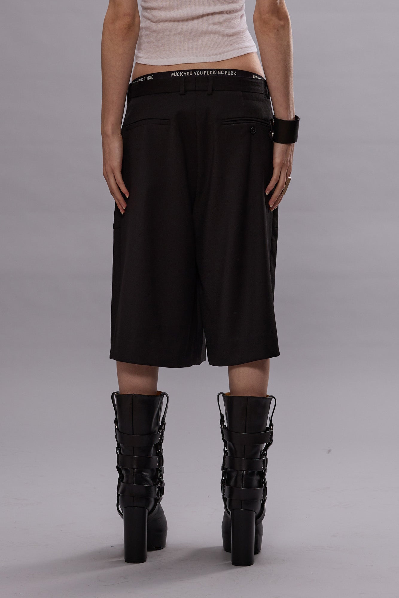CROSSOVER KNEE-LENGTH SHORTS - BLACK