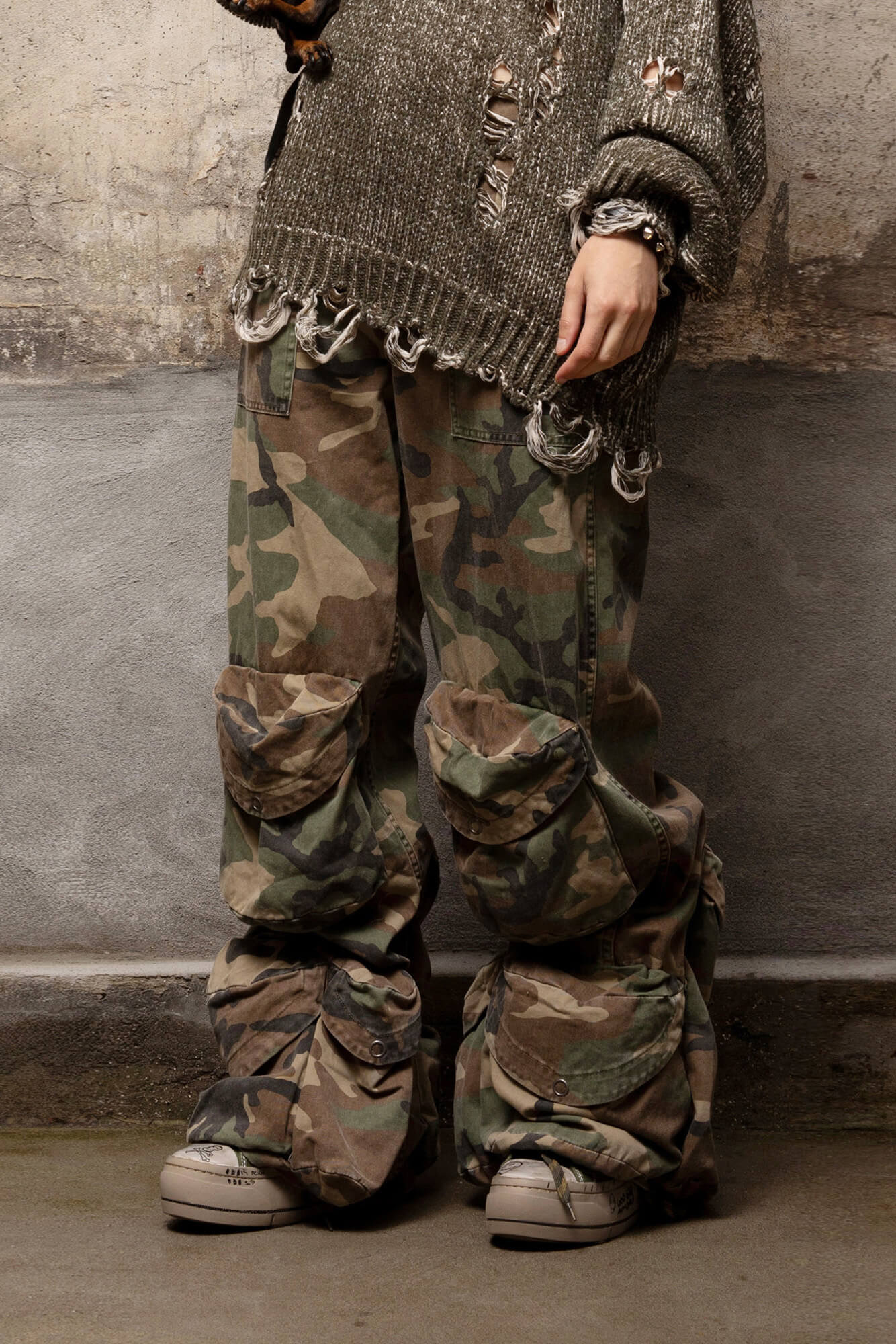 MULTI-POCKET UTILITY PANT - CAMO