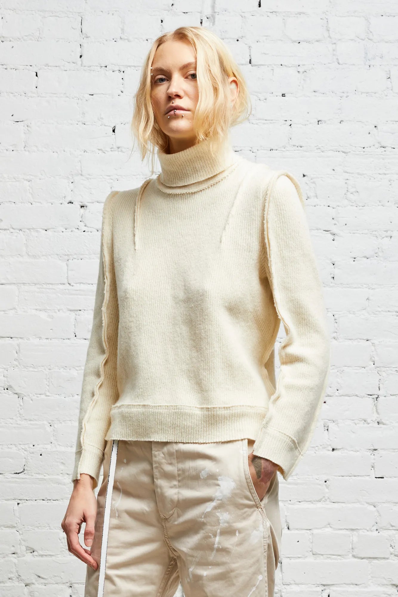 FLAT SLEEVE TURTLENECK - ECRU