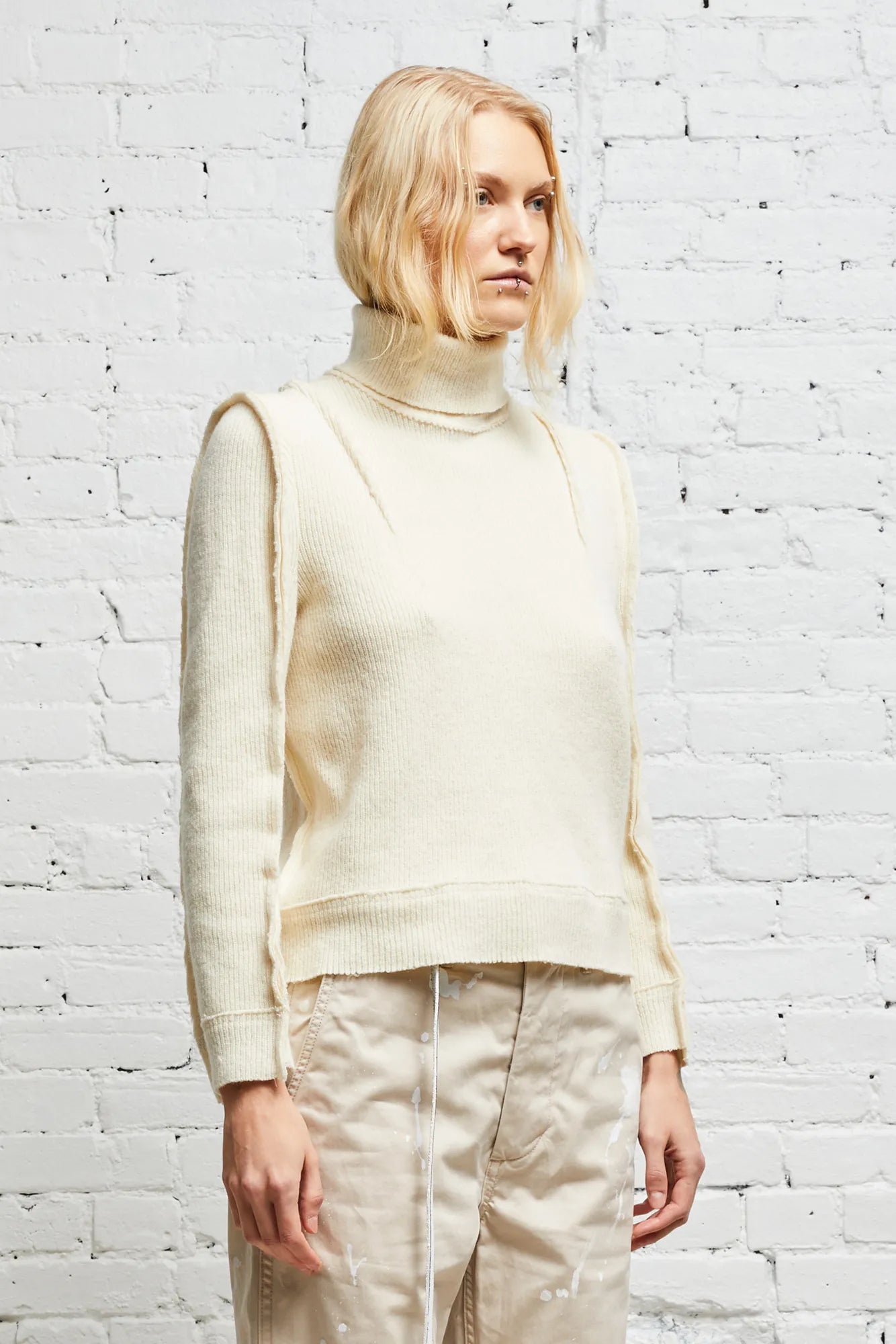 FLAT SLEEVE TURTLENECK - ECRU