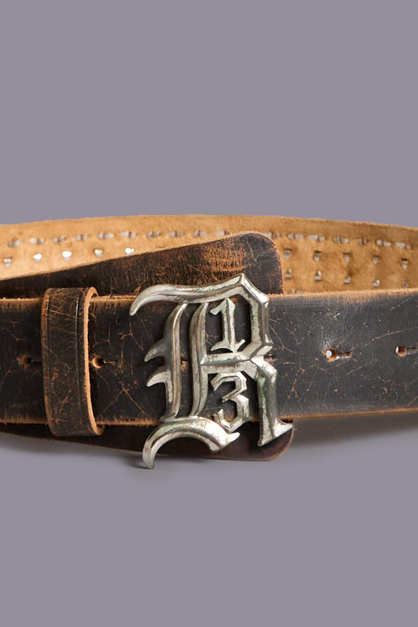 STUDDED R13 LOGO BUCKLE BELT - BROWN